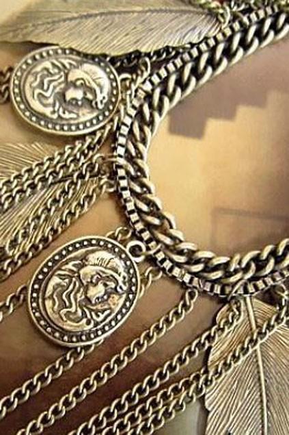 Oasap Retro Oversized Leaves Tassel Detailed Necklace