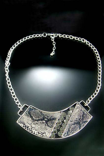 Oasap Diamante Snake Pattern Necklace