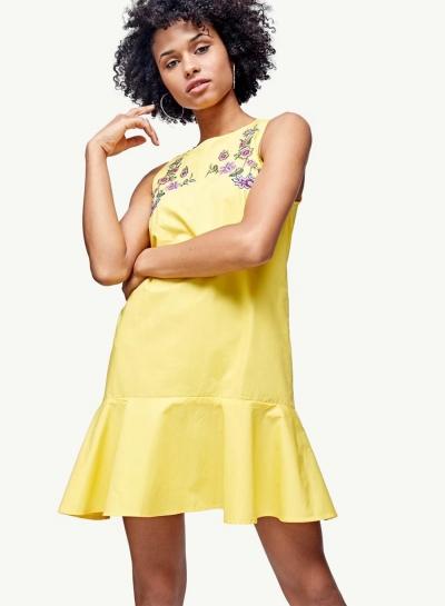 Oasap Round Neck Floral Embroidery Dress