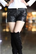 Oasap Chic Black Faux Leather Shorts With Zipped Detail