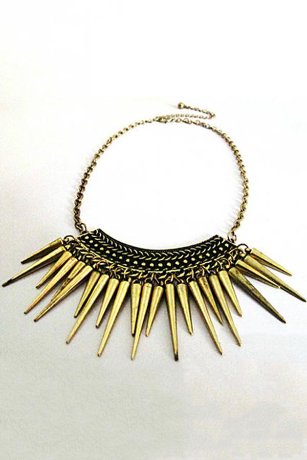 Oasap Spikes Embellished Necklace