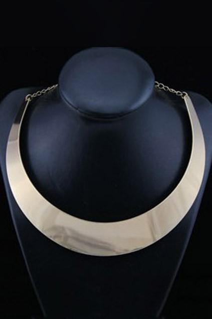 Oasap Crescent Shaped High Shine Necklace