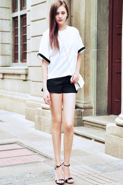 Oasap Wholecolored Zipped High Waist Shorts
