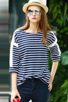 Oasap Classic Stripe Round Neck Three Quarter Sleeve Tee