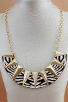 Oasap Pyramid Shaped Chain Necklace