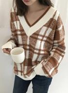 Oasap Fashion V Neck Long Sleeve Plaid Loose Sweater