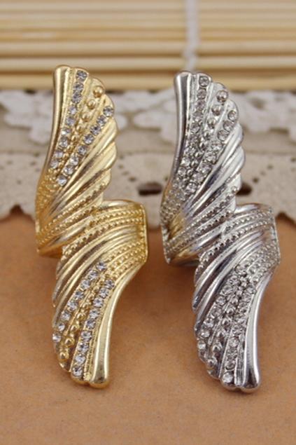 Oasap Rhinestone Embellished Wing Shaped Ring