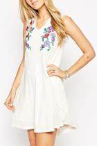 Oasap Charming Sleeveless Floral Embroidery Swing Dress