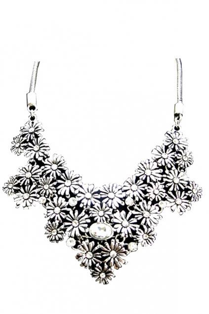 Oasap Exquisite Mini Flower Pattern Necklace