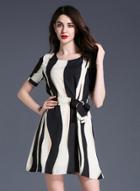 Oasap Elegant Round Neck Short Sleeve Striped Mini Dress