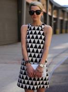 Oasap Casual Colorblock Sleeveless Round Neck Triangle Pattern Dress
