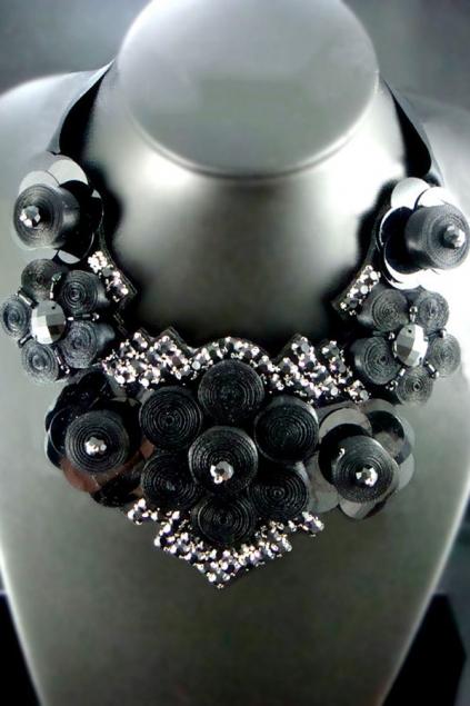 Oasap The Blooming Ribbon Flower Necklace