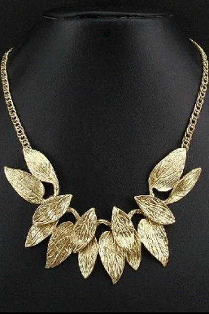Oasap Exquisite Gold Leaves Necklace
