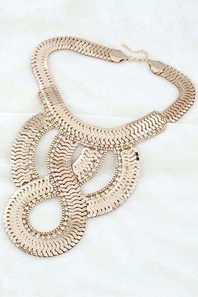 Oasap Bold Fish Scale Necklace