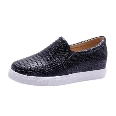 Oasap Height Increasing Round Toe Snake Print Flat Shoes