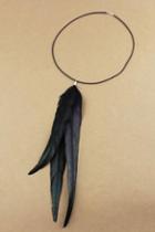 Oasap Feather Pendant Necklace With Silver Inlaid Band