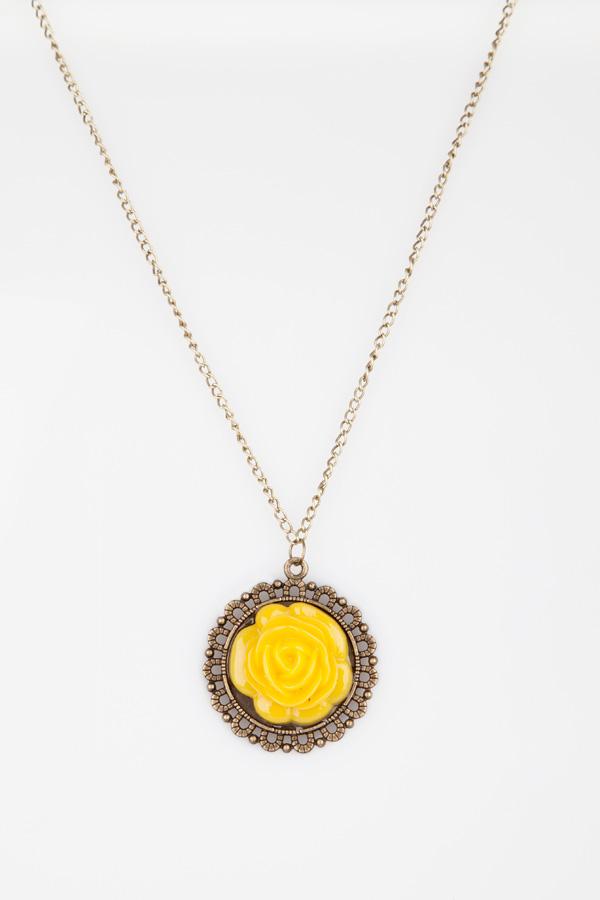 Oasap Vintage Style Rose Pendant Necklace