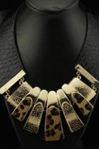 Oasap Punk Leopard Detail Necklace