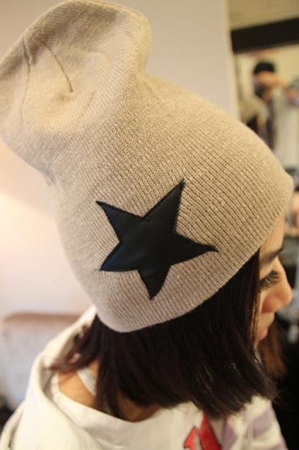 Oasap Embroidered Star Beanie
