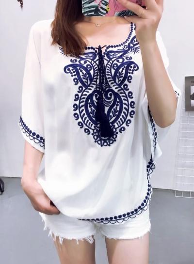 Oasap Batwing Sleeve Embroidery Loose Pullover Blouse