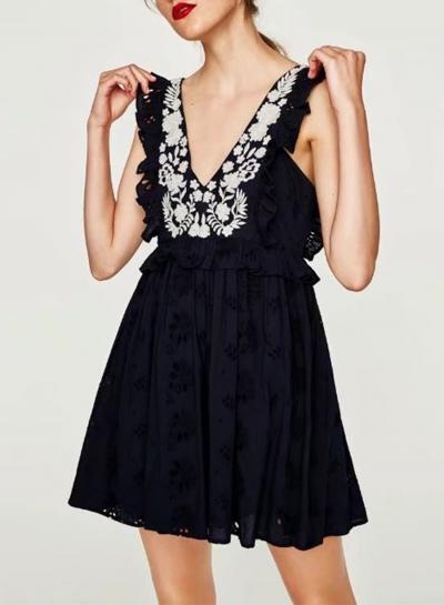Oasap V Neck Floral Embroidery Sleeveless Backless Mini Pleated Dress