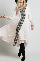 Oasap Chic Embroidery Paneled Maxi Dress