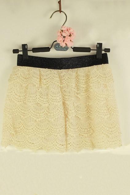 Oasap Elegant Lace Stenciled Shorts