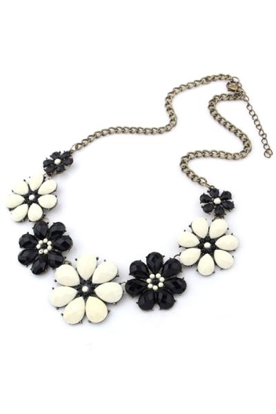 Oasap Color Block Floral Necklace