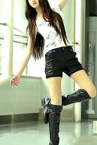 Oasap Chic Black Faux Leather Shorts With Ribbed Hemline