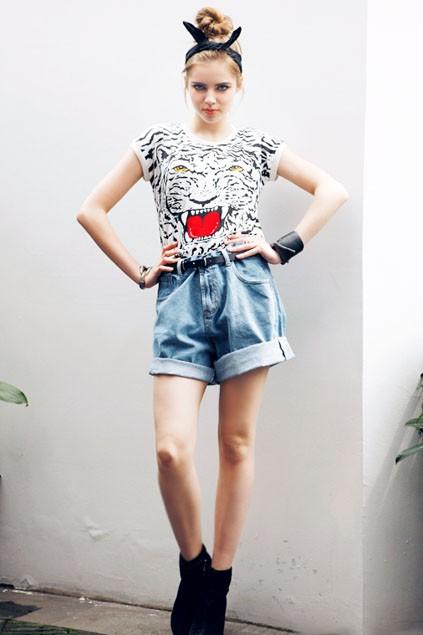 Oasap Raw Edged Trim Loose Shorts