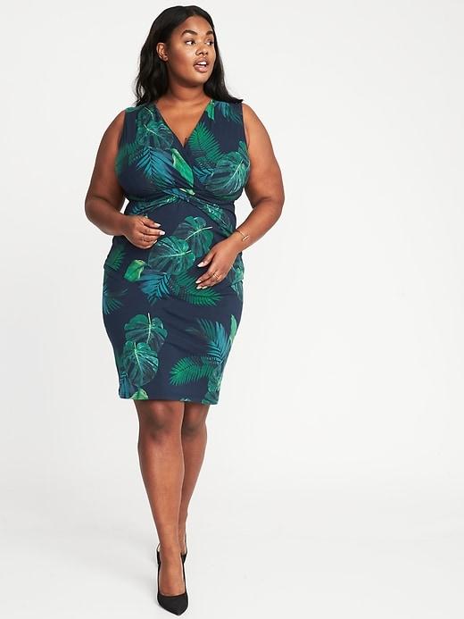 Old Navy Womens Sleeveless Plus-size Cross-front Sheath Dress Navy Palm Print Size 1x