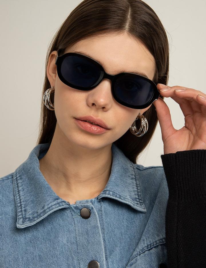 Pixie Market Black Oval Sunglasses
