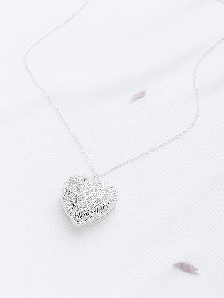 Romwe Hollow Out Heart Pendant Necklace