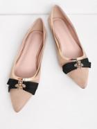 Romwe Bee Detail Pointed Toe Piping Flats