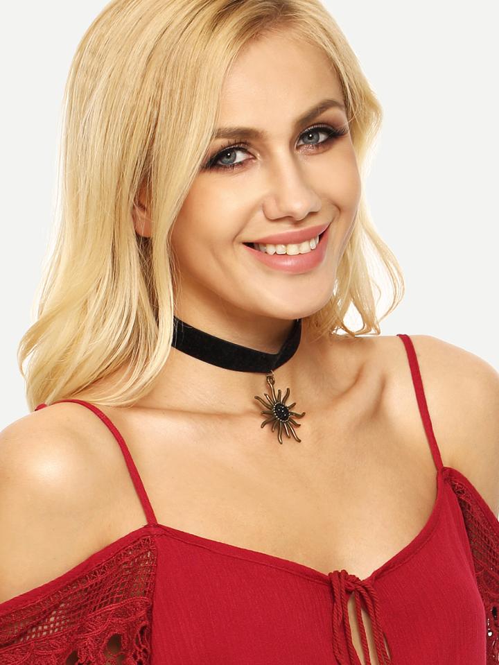 Romwe Sun Pendant Velvet Choker Necklace