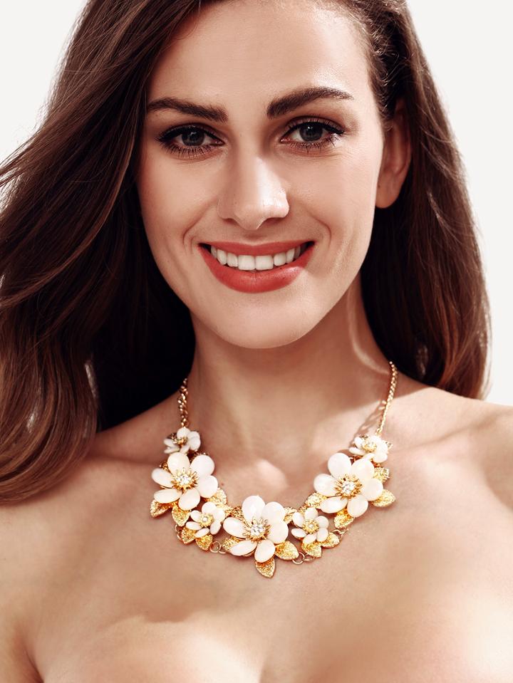 Romwe White Resin Flower Chain Necklace