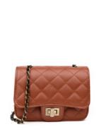 Romwe Twist Lock Quilted Chain Flap Bag