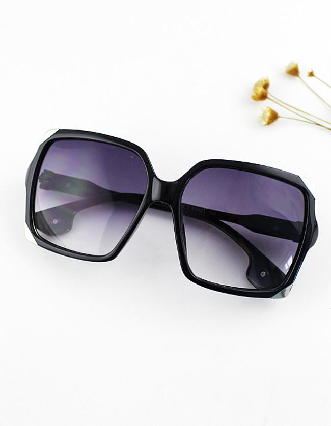 Romwe Fashion Design Leopard And Black Frame Square Resin Lens Sunglasses