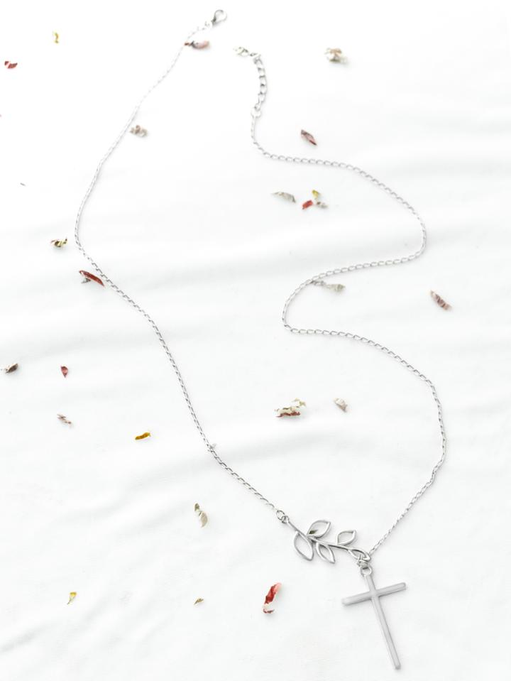 Romwe Silver Cross And Leaf Necklace