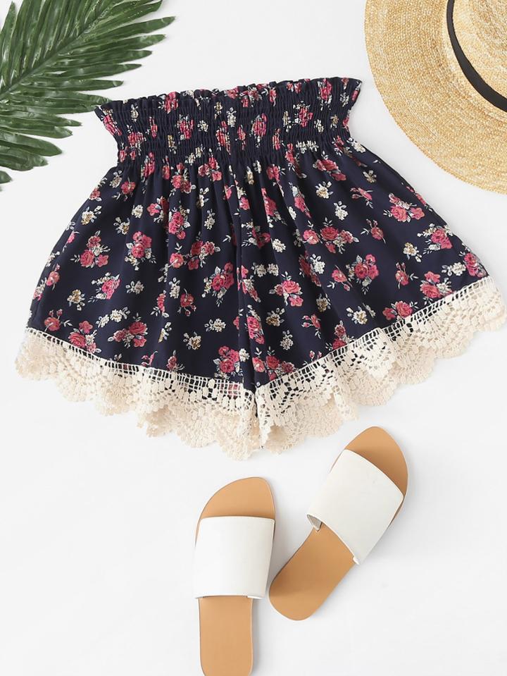 Romwe Calico Print Lace Trim Pleated Shorts