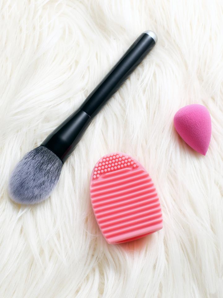 Romwe Powder Brush And Brush Egg And Make Up Sponge Set