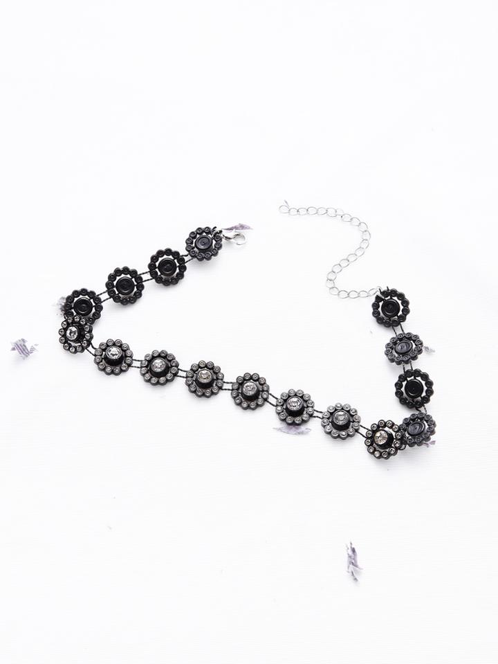 Romwe Black Flower Shaped Rhinestone Statement Choker