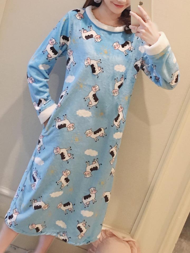 Romwe Contrast Trim Cartoon Cow Print Plush Night Dress