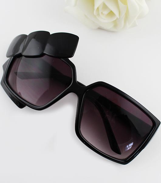 Romwe Black Rim Bow Embellished Sunglasses