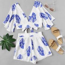 Romwe Plunging V-neckline Knot Crop Top With Shorts