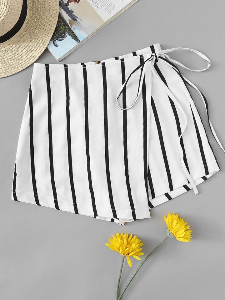 Romwe Striped Knot Side Shorts
