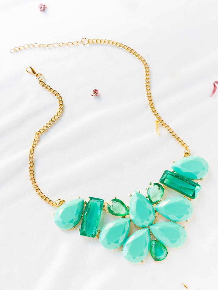Romwe Jade Blue Gemstone Statement Necklace