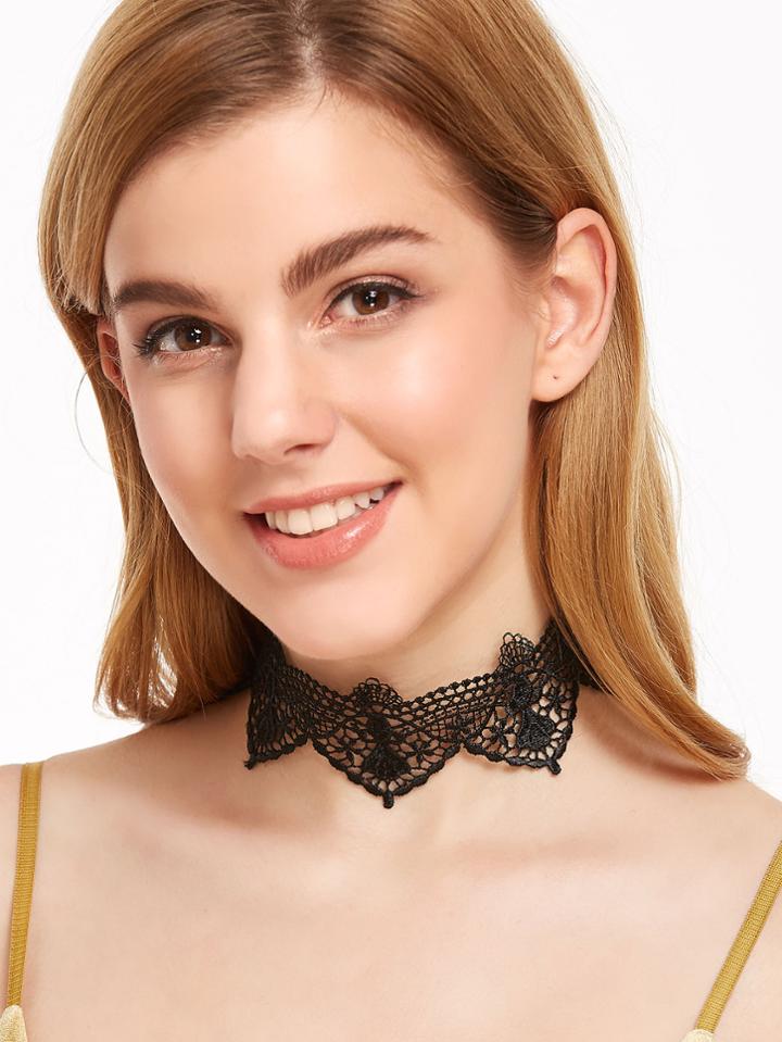 Romwe Black Scalloped Lace Choker