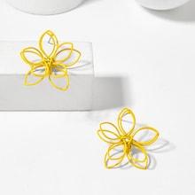 Romwe Hollow Flower Shaped Stud Earrings 1pair