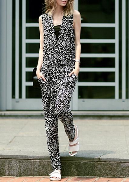 Romwe Deep V Neck Sleeveless Geometric Print Jumpsuit
